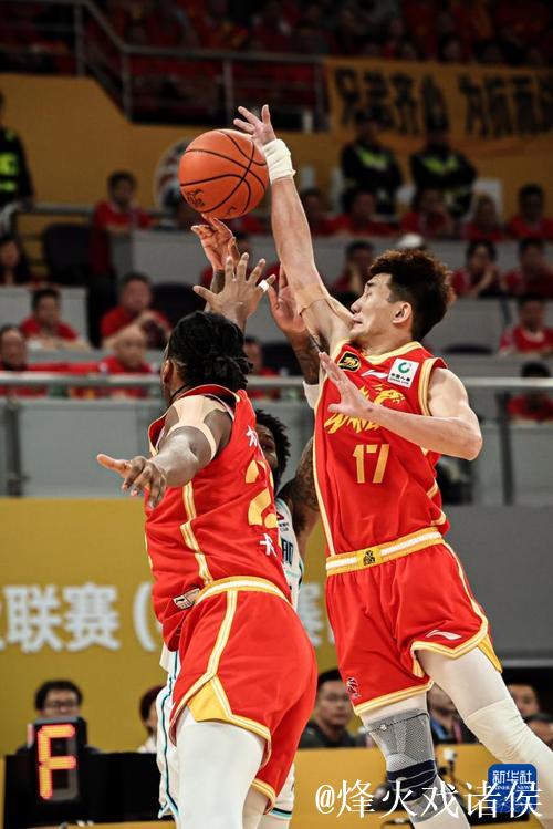 CBA-卡尔顿25+10 浙江方兴渡90-75青岛获6连胜